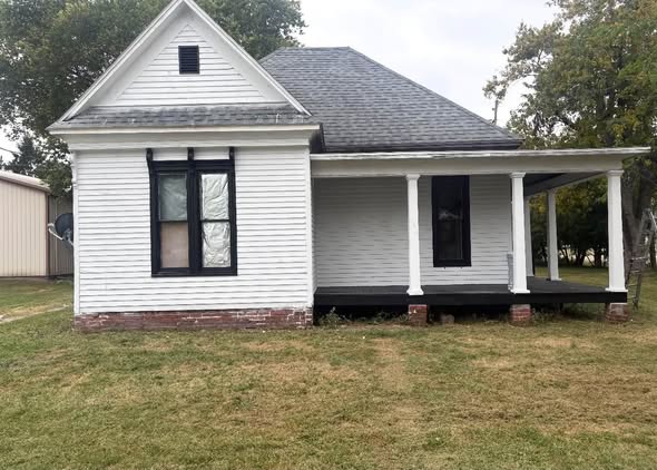 120 N Crowder St, Bethany, IL 61914