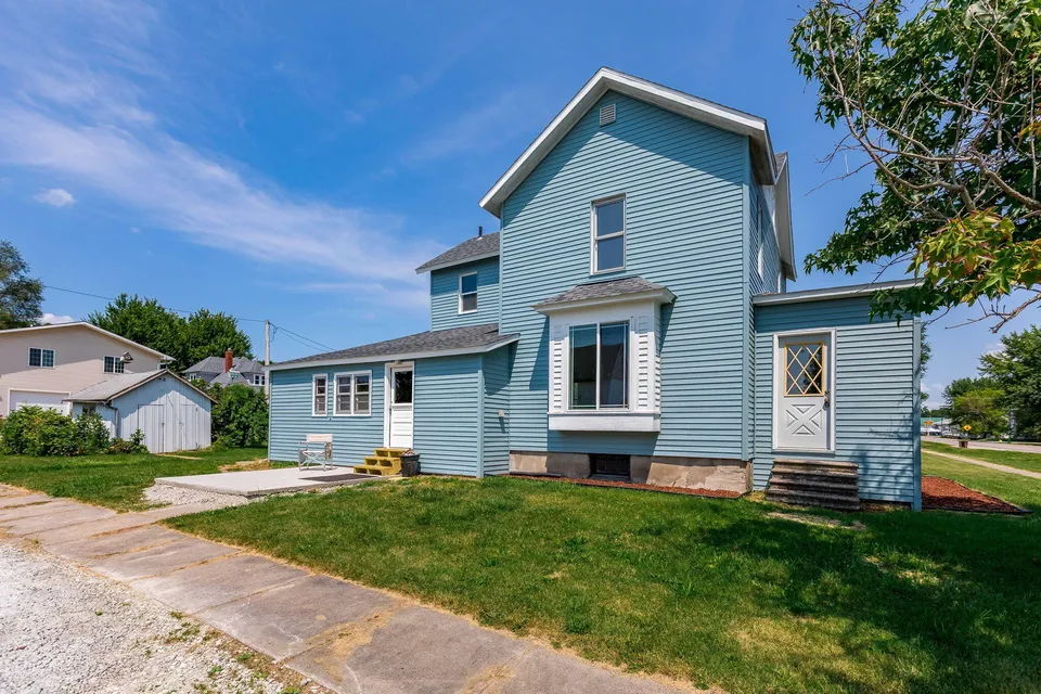 201 Main Street, Nichols, IA 52766