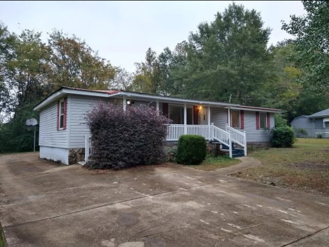4022 Oakwood Dr, Adamsville, AL 35005