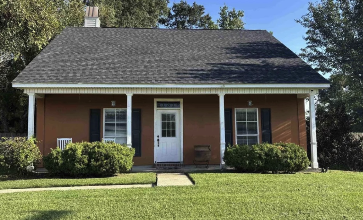 Home at 131 Carolyn Ave, Denham Springs, LA 70726