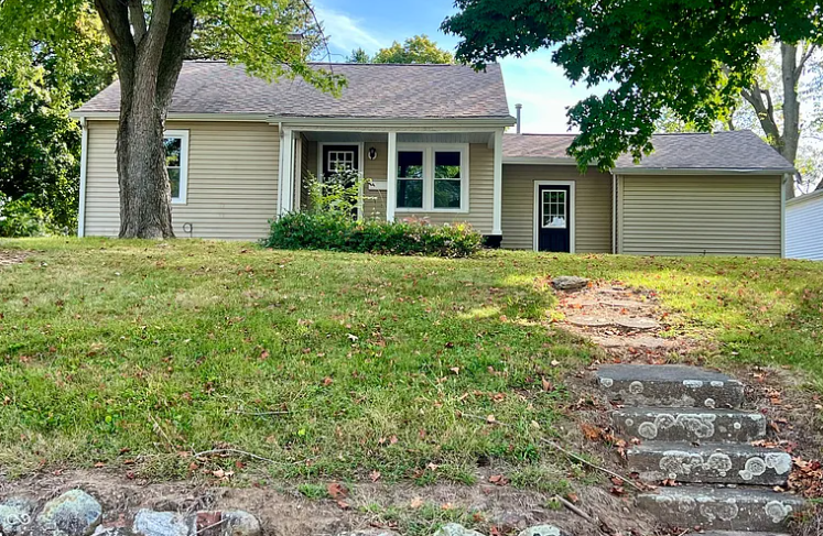 605 North Walnut Street, Veedersburg, IN 47987