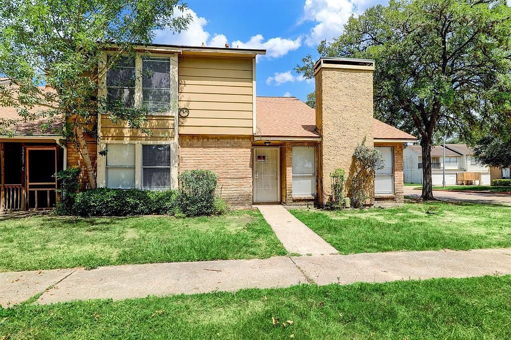 2-Bedroom Owner Finance Townhome in Houston, TX in Houston, TX, owner financed with no credit check, photo 1 of 10