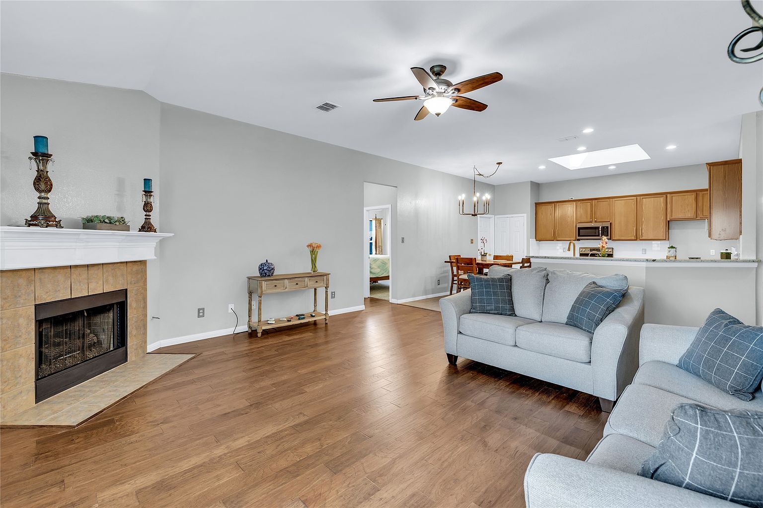 4-Bed Owner Finance Home in Saginaw in Saginaw, TX, owner financed with no credit check, photo 13 of 40