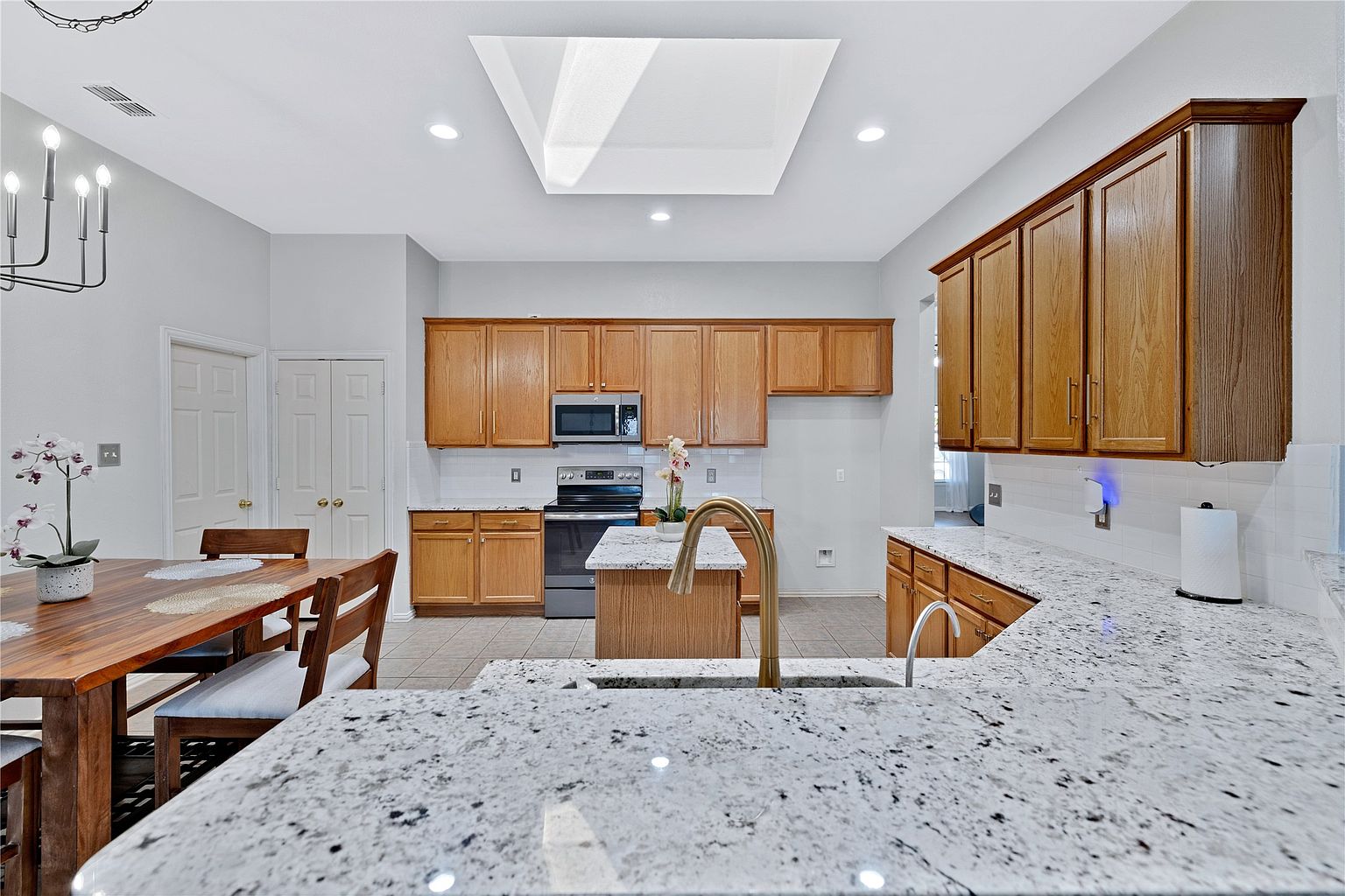 4-Bed Owner Finance Home in Saginaw in Saginaw, TX, owner financed with no credit check, photo 14 of 40